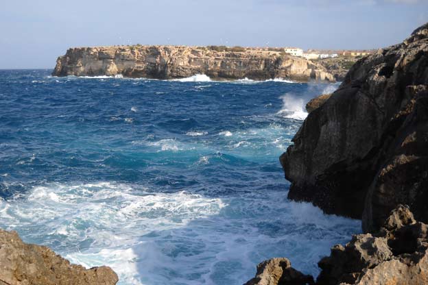 Acantilado costa de Menorca