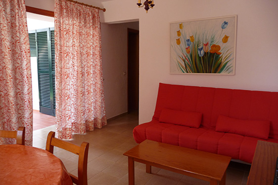 apartamentos menorca con piscina